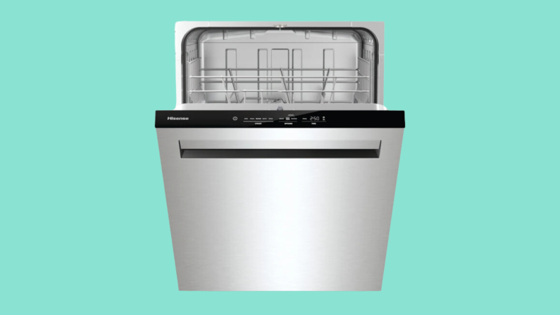 The Hisense HUI6220XCUS dishwasher on a green background.